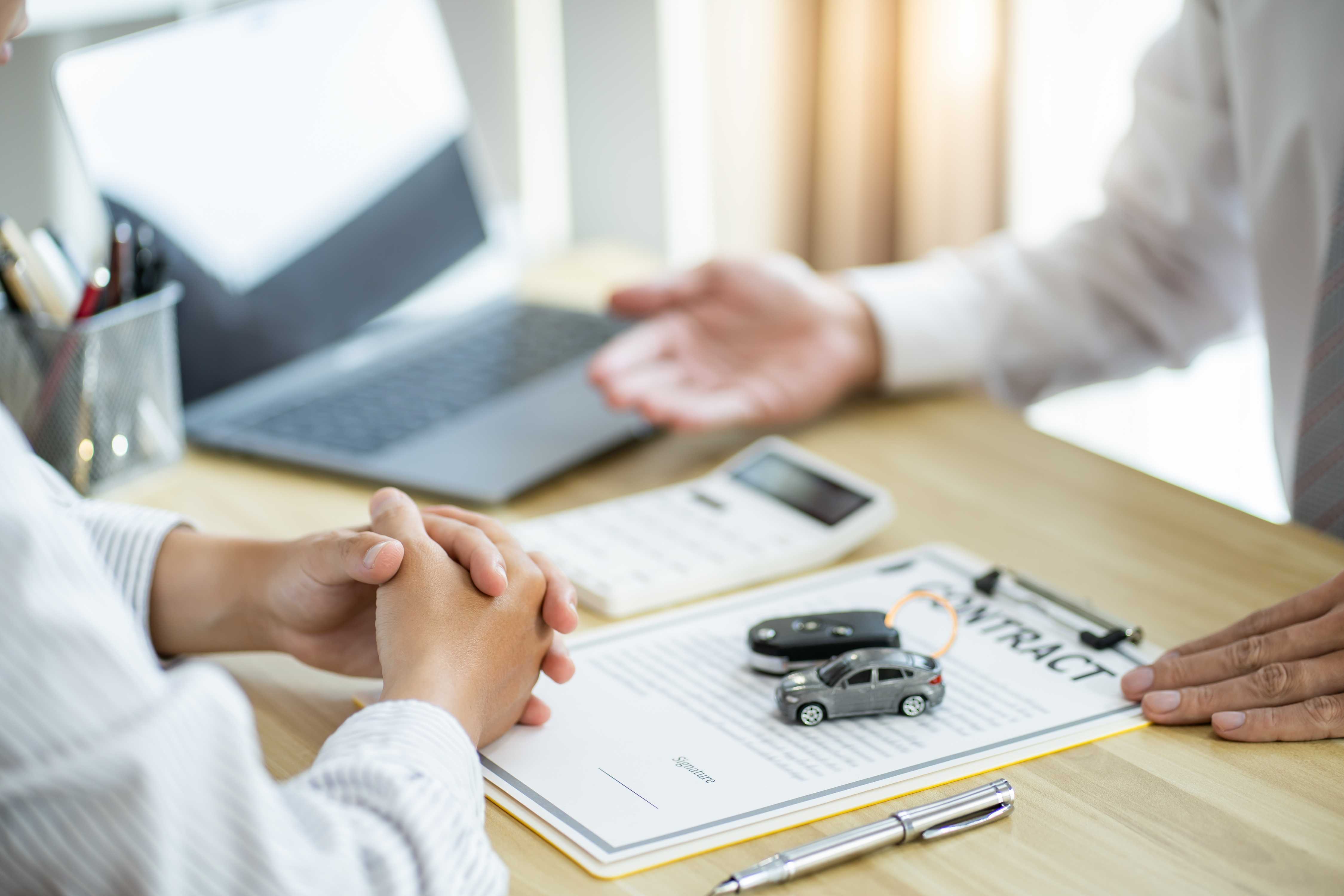 loss adjuster insurance agent offering