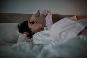 woman can't sleep cause of insomnia